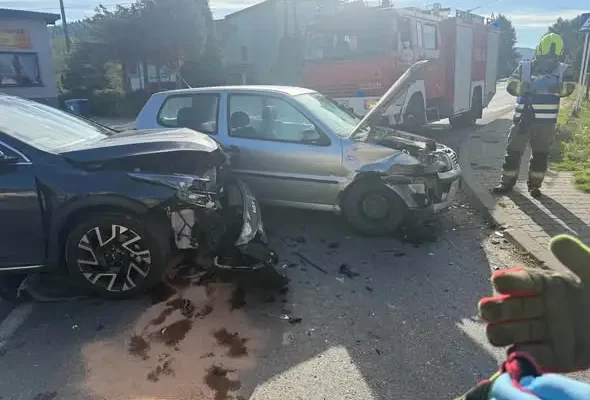 Kolizja dwóch aut w Jeleśni – interweniowały OSP, JRG Żywiec i policja