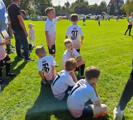 Młode talenty z LKS Łękawica zagrały w turnieju w Szynwałdzie