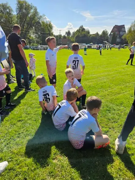 Młode talenty z LKS Łękawica zagrały w turnieju w Szynwałdzie