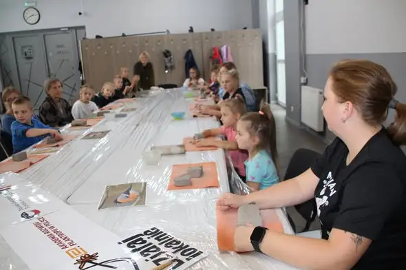 Gilowice: gliniane ptaszki i ceramiczne drzewo na 700-lecie wsi