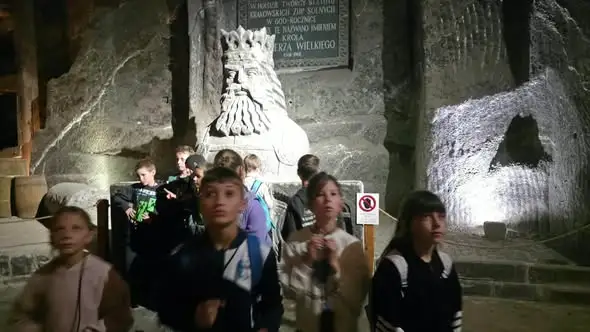 Klasa 3b odkrywała podziemne skarby Wieliczki