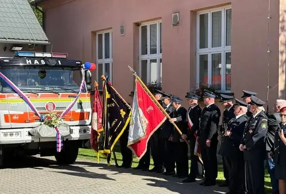 Strażacy z Rajczy na uroczystości w Czechach – nowy wóz dla zaprzyjaźnionej jednostki