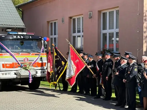 Strażacy z Rajczy na uroczystości w Czechach – nowy wóz dla zaprzyjaźnionej jednostki