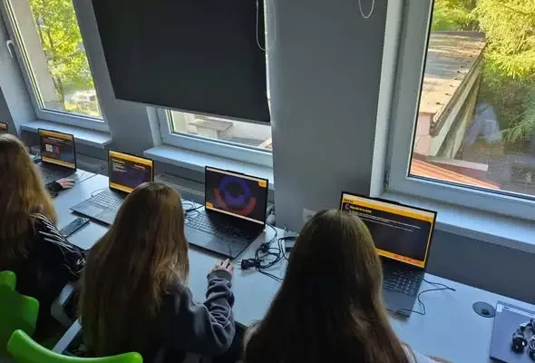 Uczniowie klasy 1 sprawdzili swoją wiedzę o bezpieczeństwie w sieci