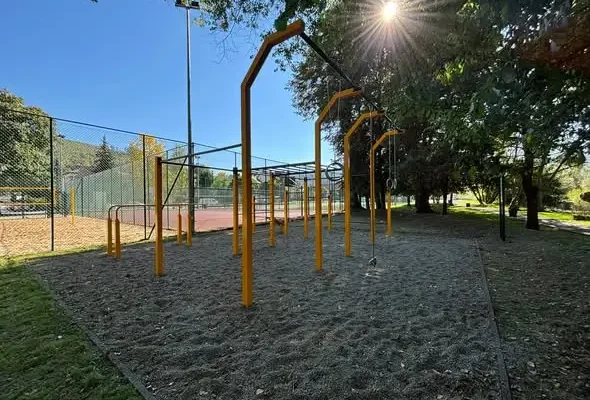 Rajcza: Park w centrum wsi z nowym boiskiem, siłownią plenerową i toaletą publiczną