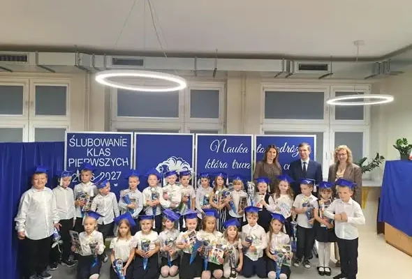 Pasowanie na ucznia w klasach 1a i 1b – wyjątkowa uroczystość w naszej szkole