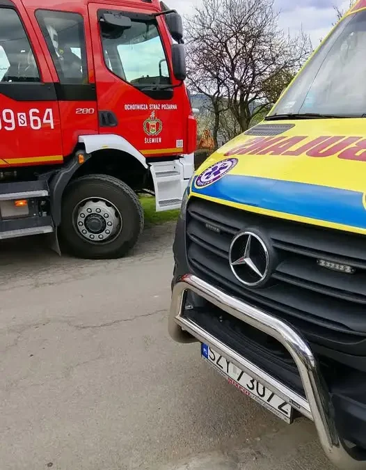 Upadek z wysokości w Ślemieniu – interwencja służb ratunkowych