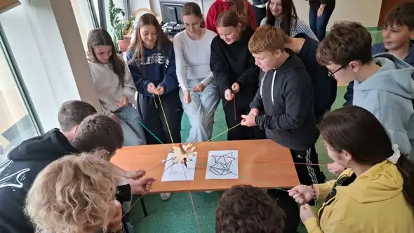 Warsztaty z doradztwa zawodowego w tarnowskiej szkole – VR i praca zespołowa