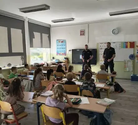 Pierwszaki z Koszarawy uczyły się bezpieczeństwa od policjantów z Jeleśni