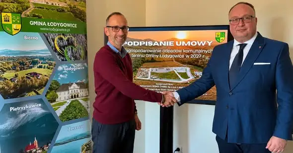 Gmina Łodygowice zabezpiecza odbiór odpadów na 2027 rok – umowa podpisana