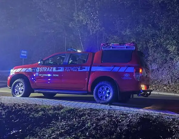 Nocne poszukiwania zaginionej osoby w Tresnej. Na miejscu liczne siły służb