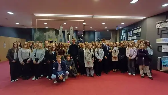 Pierwszoklasiści z Gilo odkrywają teatr – piątkowy wieczór w Chorzowie