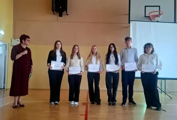 Ślubowanie pierwszaków i certyfikaty z grafiki komputerowej w ZSOiT