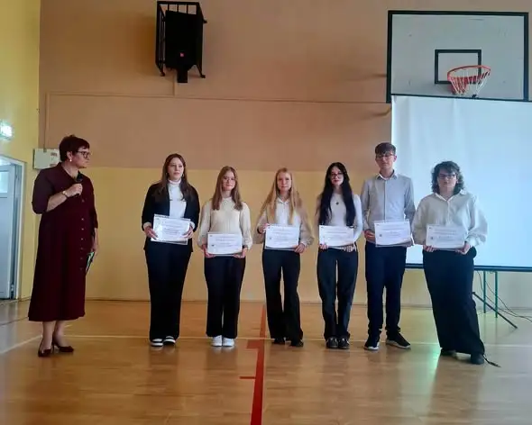 Ślubowanie pierwszaków i certyfikaty z grafiki komputerowej w ZSOiT