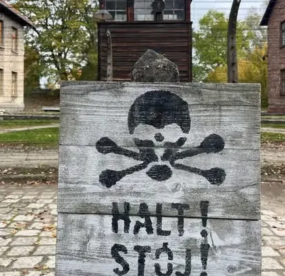 Erasmus+ w Auschwitz-Birkenau: lekcja pamięci dla młodzieży z Hiszpanii, Słowenii i Włoch