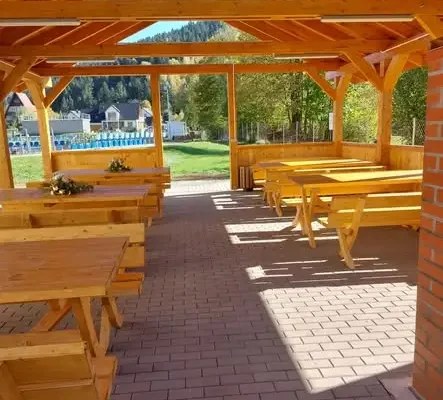 Nowa wiata grillowa przy Gminnym Centrum Kultury w Koszarawie już gotowa