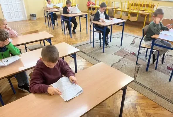 56 uczniów z Zespołu Szkół nr 1 w Jeleśni zmierzyło się z konkursem AleMózgi!