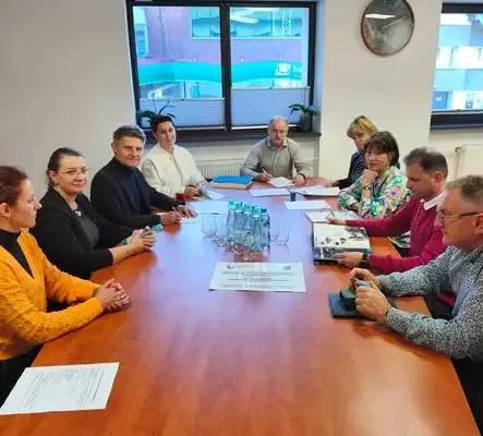 Węgierska Górka: hala sportowa z nową nawierzchnią dzięki umowie z województwem
