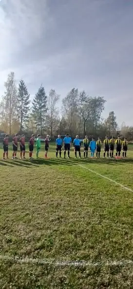 Zbójnik Ujsoły rozgromił LKS Jezioro 14:1. Kapitan z sześcioma bramkami