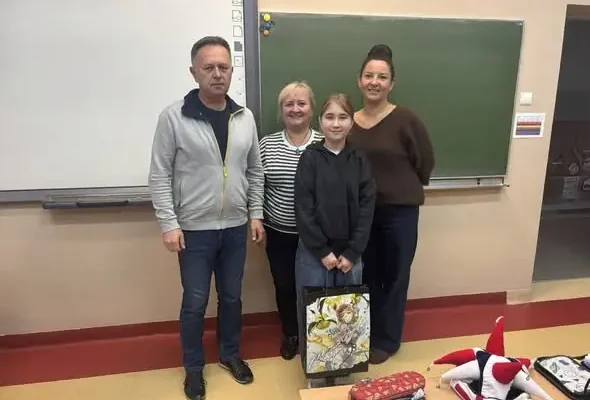 Klasa V wygrała szkolny konkurs na plakat o przeciwdziałaniu przemocy rówieśniczej