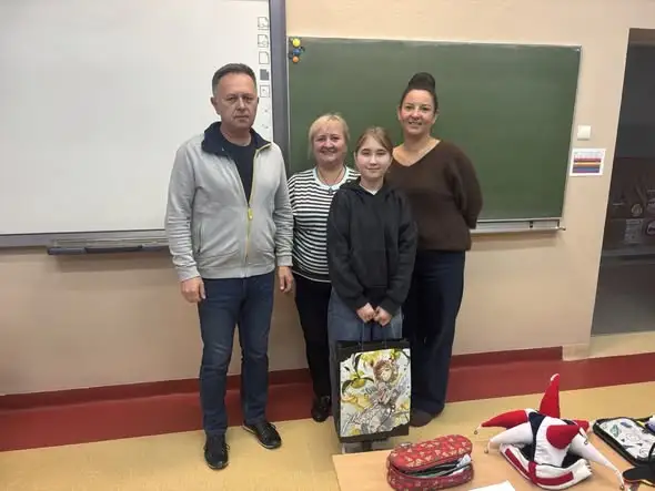 Klasa V wygrała szkolny konkurs na plakat o przeciwdziałaniu przemocy rówieśniczej