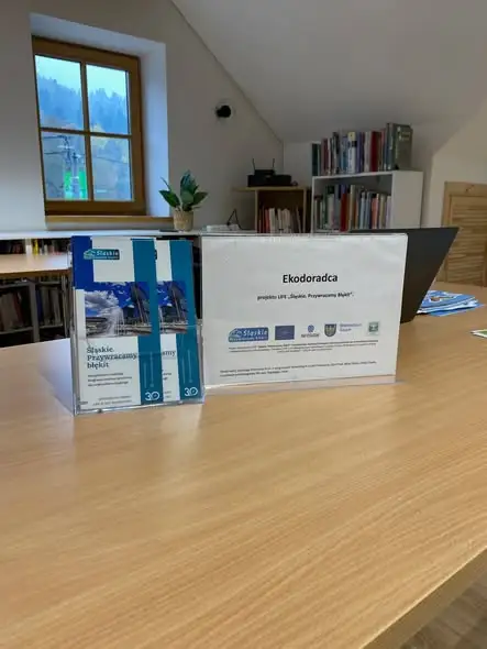 Ekodoradcy z Żywca dyżurują w bibliotece w Ujsołach – sprawdź, jak zdobyć dotacje na termomodernizację